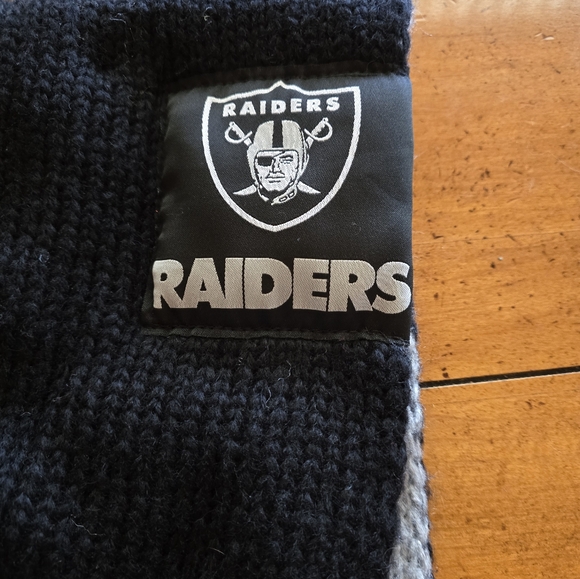 NEW NFL Raiders Infinity Scarf. - Picture 2 of 7